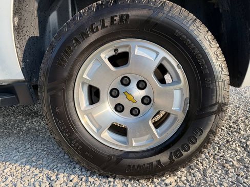 Used 2013 Chevrolet Suburban LT AWD/4WD image 30