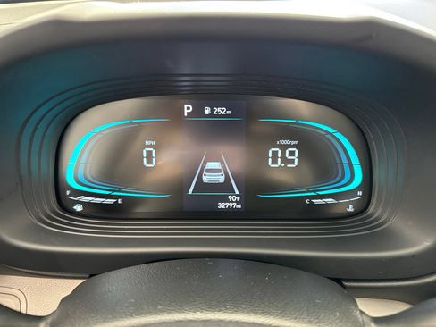 Used 2025 Hyundai Venue SEL FWD image 17