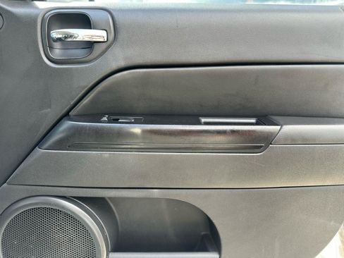 Used 2017 Jeep Patriot Latitude FWD image 18