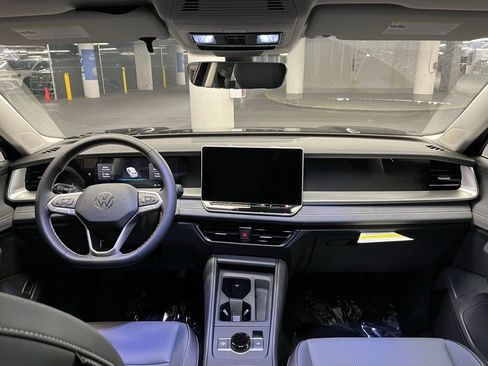 New 2026 Volkswagen Tiguan SE image 7