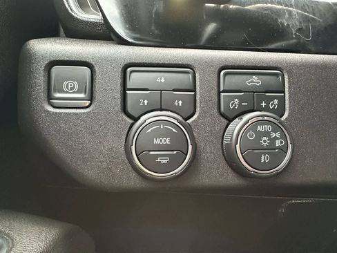 Used 2025 Chevrolet Silverado 2500 LT w/ Convenience Package AWD/4WD image 17