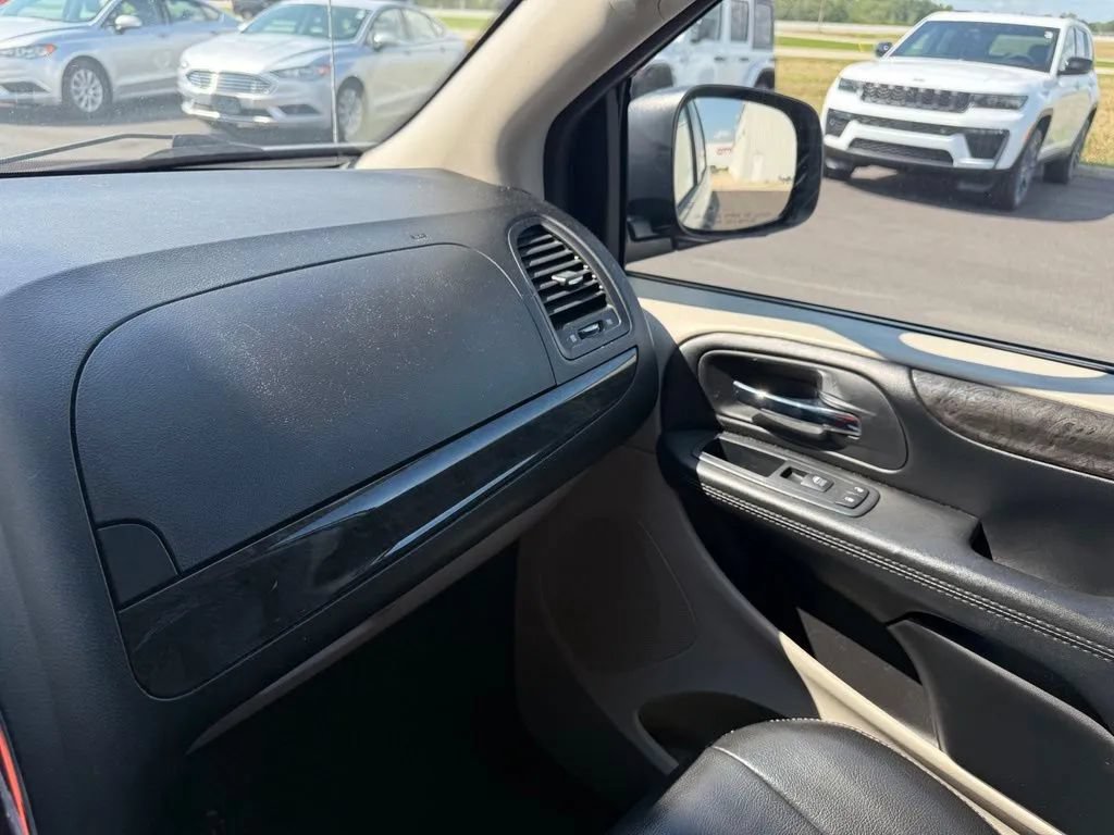 Used 2019 Dodge Grand Caravan SE FWD image 18