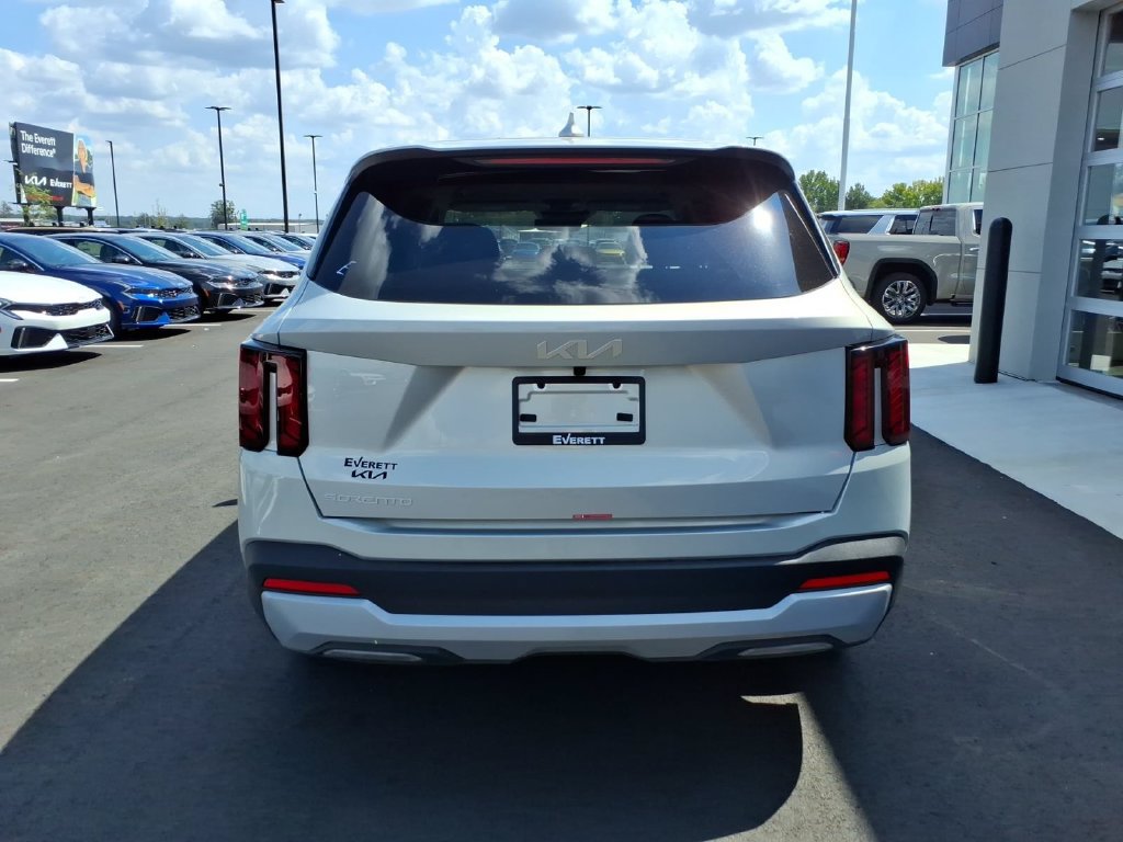 Used 2026 Kia Sorento LX FWD image 5