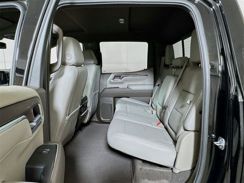 New 2026 GMC Sierra 1500 SLT image 13