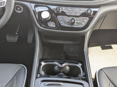 New 2026 Chrysler Pacifica Limited image 18