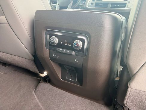 Used 2023 GMC Yukon XL SLT RWD image 28