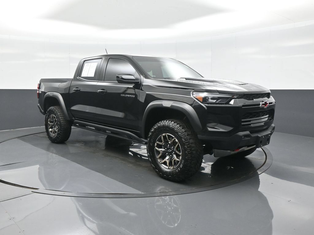 Used 2024 Chevrolet Colorado ZR2 w/ ZR2 Convenience Package III AWD/4WD image 1