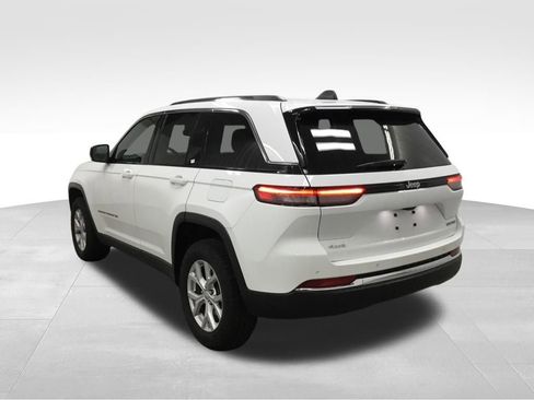 Used 2023 Jeep Grand Cherokee Limited AWD/4WD image 14