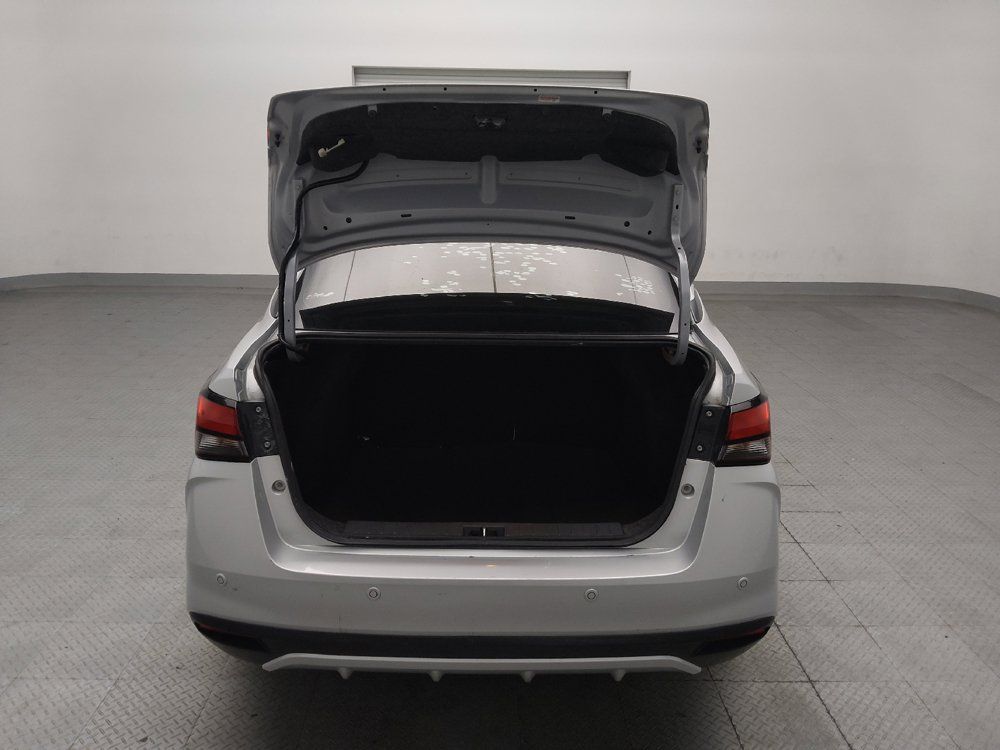 Used 2020 Nissan Versa SR FWD image 29