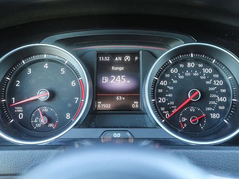 Used 2018 Volkswagen GTI SE FWD image 17