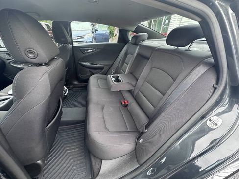Used 2017 Chevrolet Malibu LT FWD image 11
