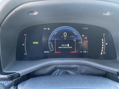 Used 2025 Toyota Camry SE image 24