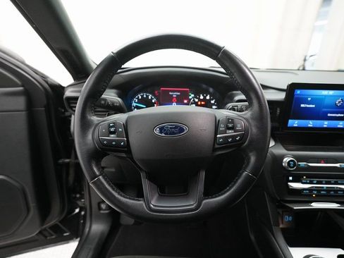 Used 2020 Ford Explorer XLT w/ Class III Trailer Tow Package image 4