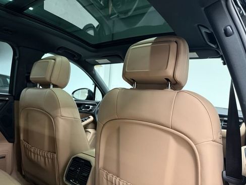 Certified 2026 Porsche Macan AWD/4WD image 25