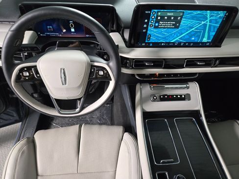 New 2026 Lincoln Aviator Reserve AWD/4WD image 17