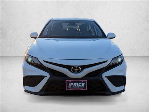 Used 2023 Toyota Camry SE image 2