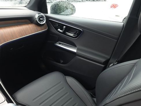 Certified 2025 Mercedes-Benz GLC 300 4MATIC image 27