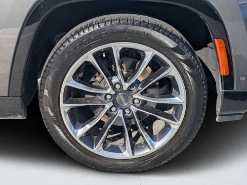 Used 2023 Jeep Wagoneer L Series III w/ Premium Group I image 8