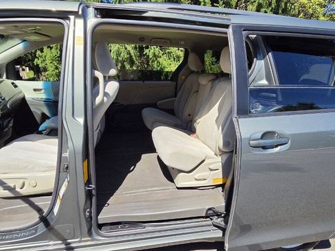 Used 2011 Toyota Sienna LE FWD image 14
