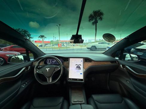 Used 2018 Tesla Model X 75D AWD/4WD image 15