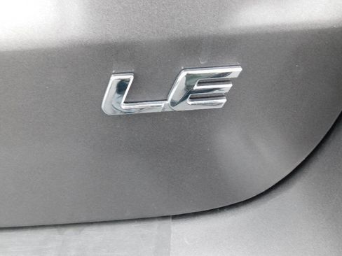 Used 2011 Toyota Sienna LE image 19