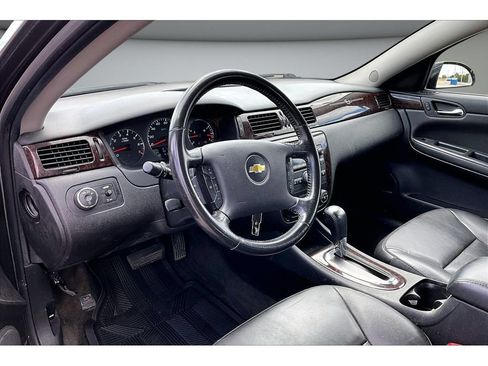 Used 2013 Chevrolet Impala LTZ FWD image 17