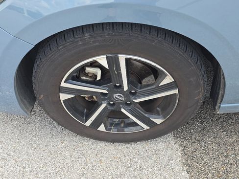 Used 2024 Nissan Sentra SV FWD image 9