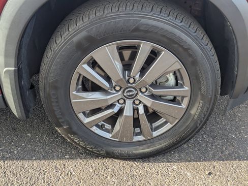 Certified 2024 Nissan Pathfinder SV w/ Lighting Package (N92) image 10