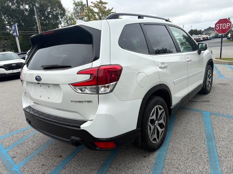 Used 2020 Subaru Forester Premium AWD/4WD image 6