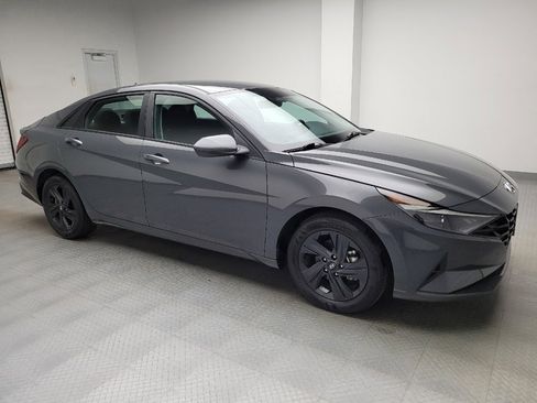 Used 2023 Hyundai Elantra SEL w/ Preferred Accessory Package FWD image 11