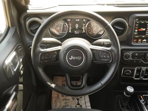 Used 2021 Jeep Gladiator Sport AWD/4WD image 15