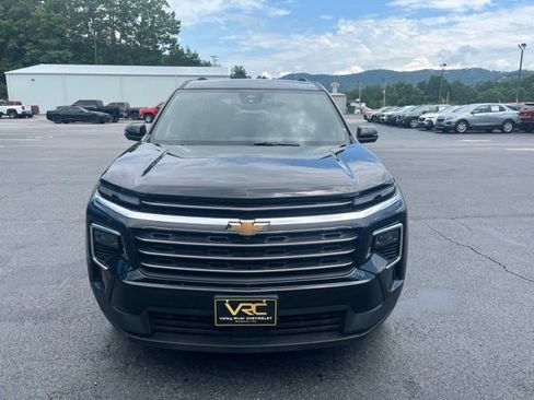 Used 2024 Chevrolet Traverse LT AWD/4WD image 3