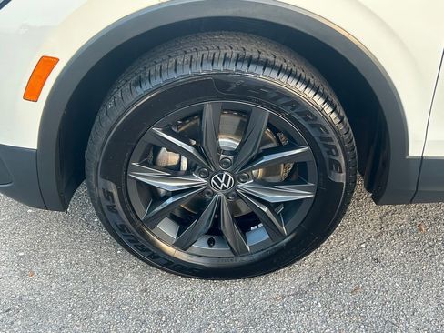 Used 2024 Volkswagen Tiguan SE image 11