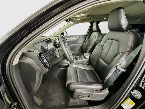 Used 2024 Volvo XC40 B5 Plus w/ Protection Package Premier AWD/4WD image 13