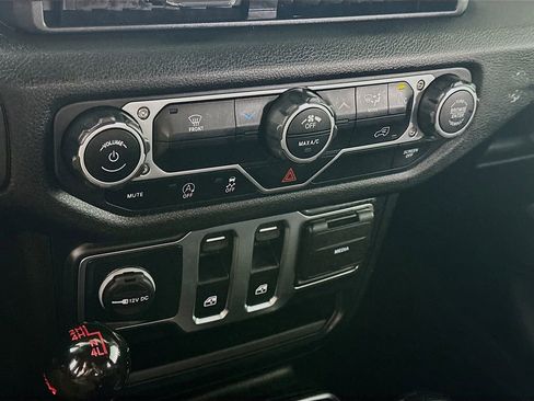 Used 2025 Jeep Wrangler Sport image 18