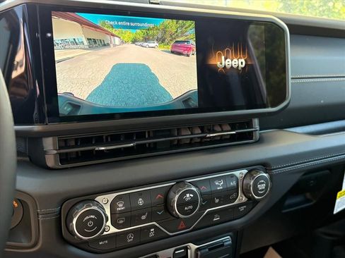 New 2025 Jeep Gladiator High Tide image 7