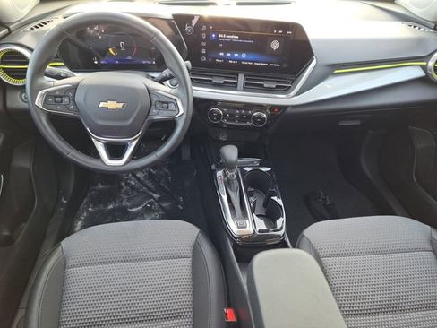 Used 2025 Chevrolet Trax LT w/ Driver Confidence Package image 16