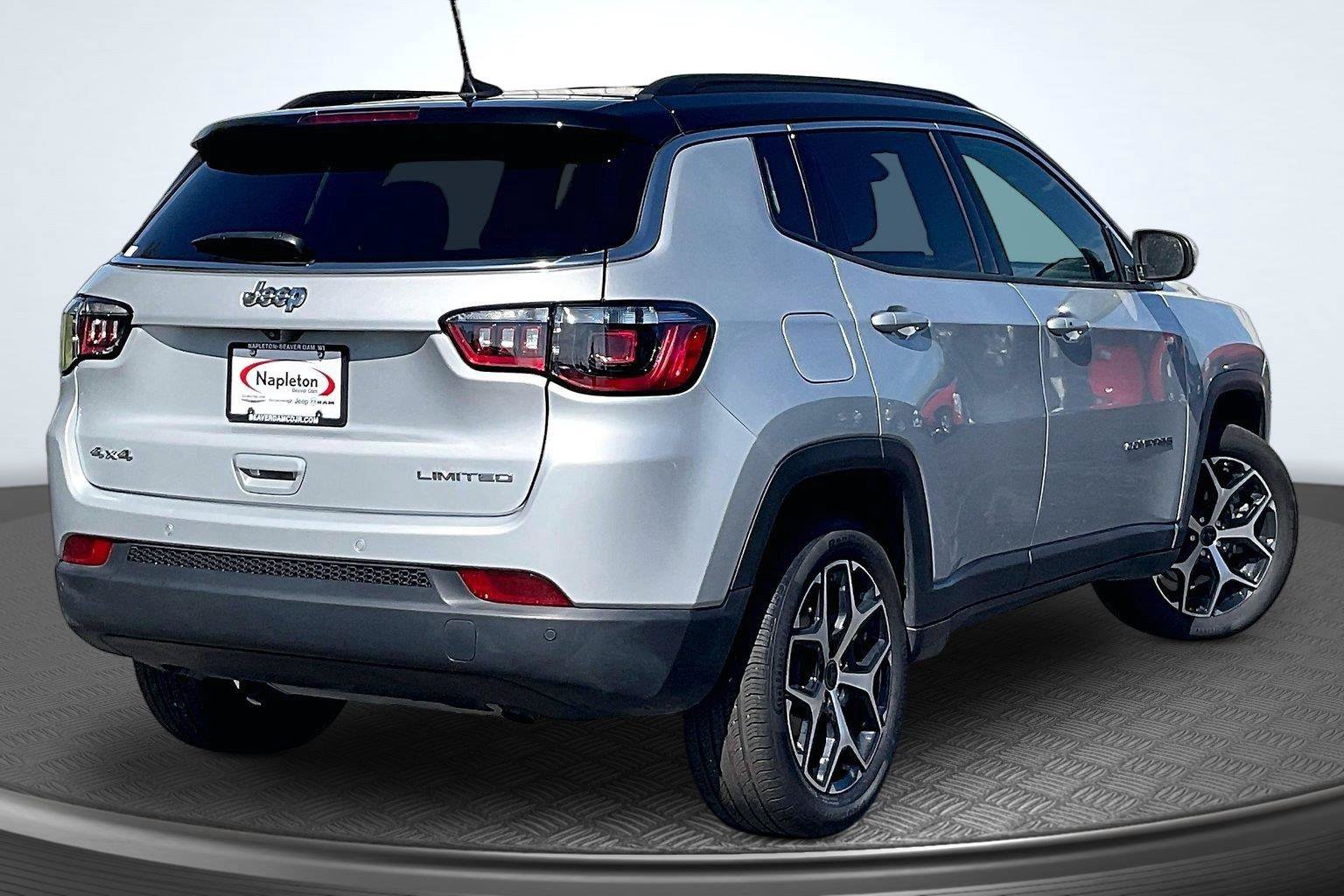 Used 2025 Jeep Compass Limited AWD/4WD image 2