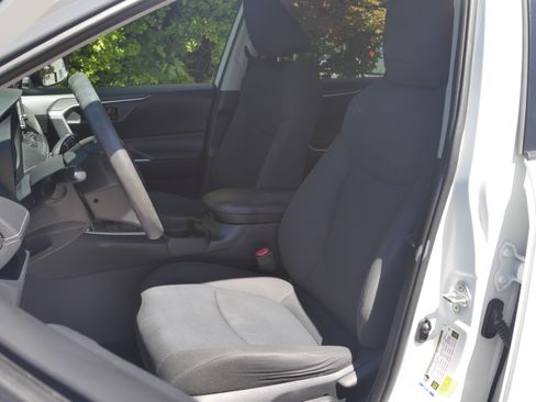 Used 2020 Toyota RAV4 LE AWD/4WD image 29