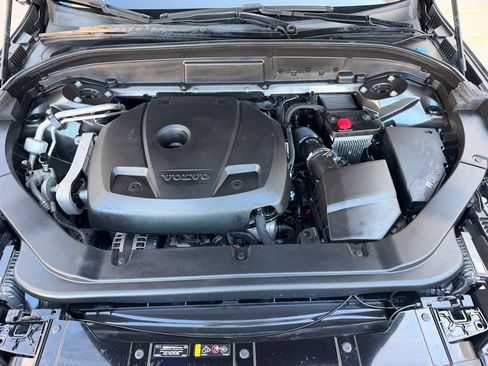 Used 2019 Volvo XC60 T5 Momentum w/ Premium Package FWD image 22