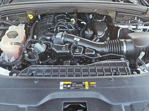 Used 2023 Jeep Grand Cherokee L Laredo image 23