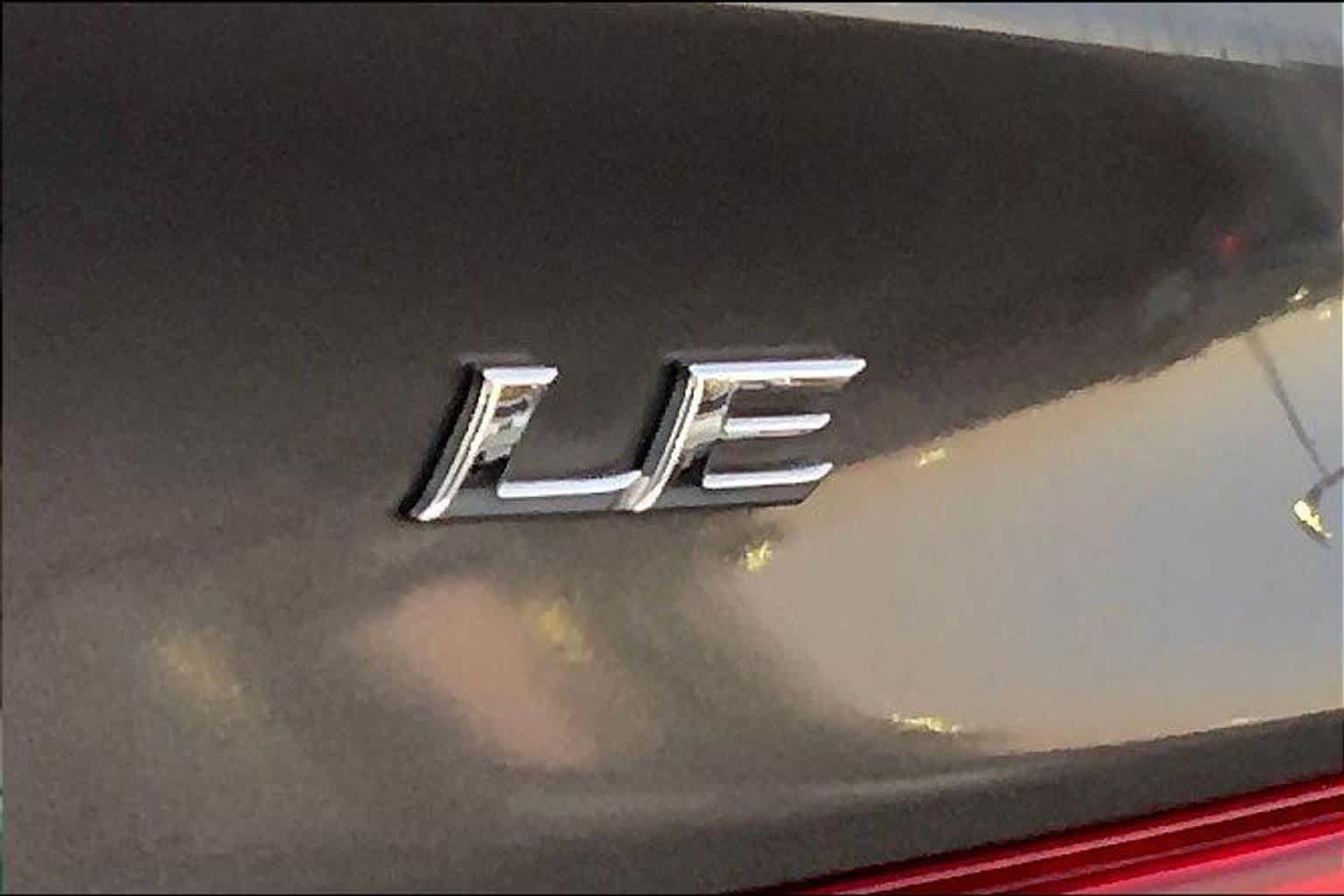 Used 2020 Toyota Camry LE FWD image 9