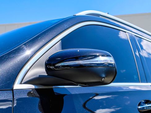 Used 2025 Mercedes-Benz GLS 450 4MATIC image 3