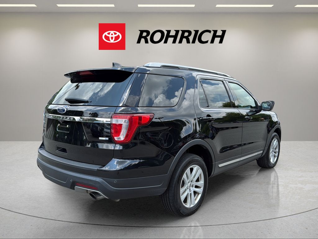 Used 2018 Ford Explorer XLT AWD/4WD image 6