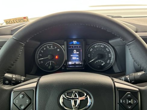 Used 2022 Toyota Tacoma TRD Sport w/ Technology Package RWD image 17