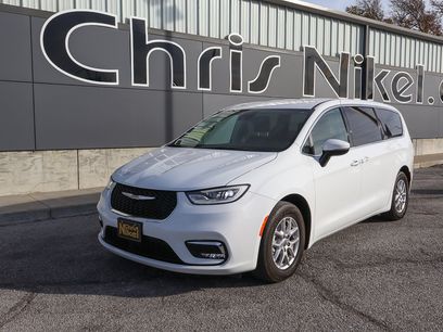 Used 2023 Chrysler Pacifica Touring-L