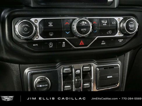 Used 2021 Jeep Wrangler Unlimited Sahara AWD/4WD image 16