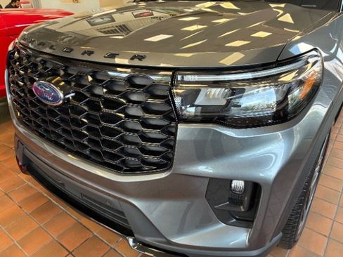 Used 2025 Ford Explorer ST-Line w/ ST-Line Street Pack AWD/4WD image 40