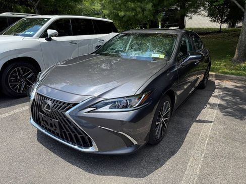 Used 2024 Lexus ES 350 w/ Premium Package FWD image 3