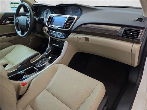 Used 2017 Honda Accord EX-L image 18